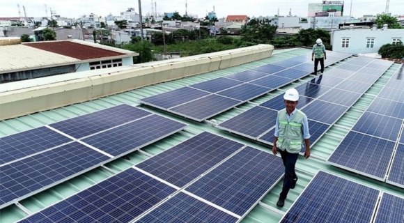 Bộ Công Thương: Chỉ khuyến khích điện mặt trời mái nhà tự dùng tại công sở, nhà ở